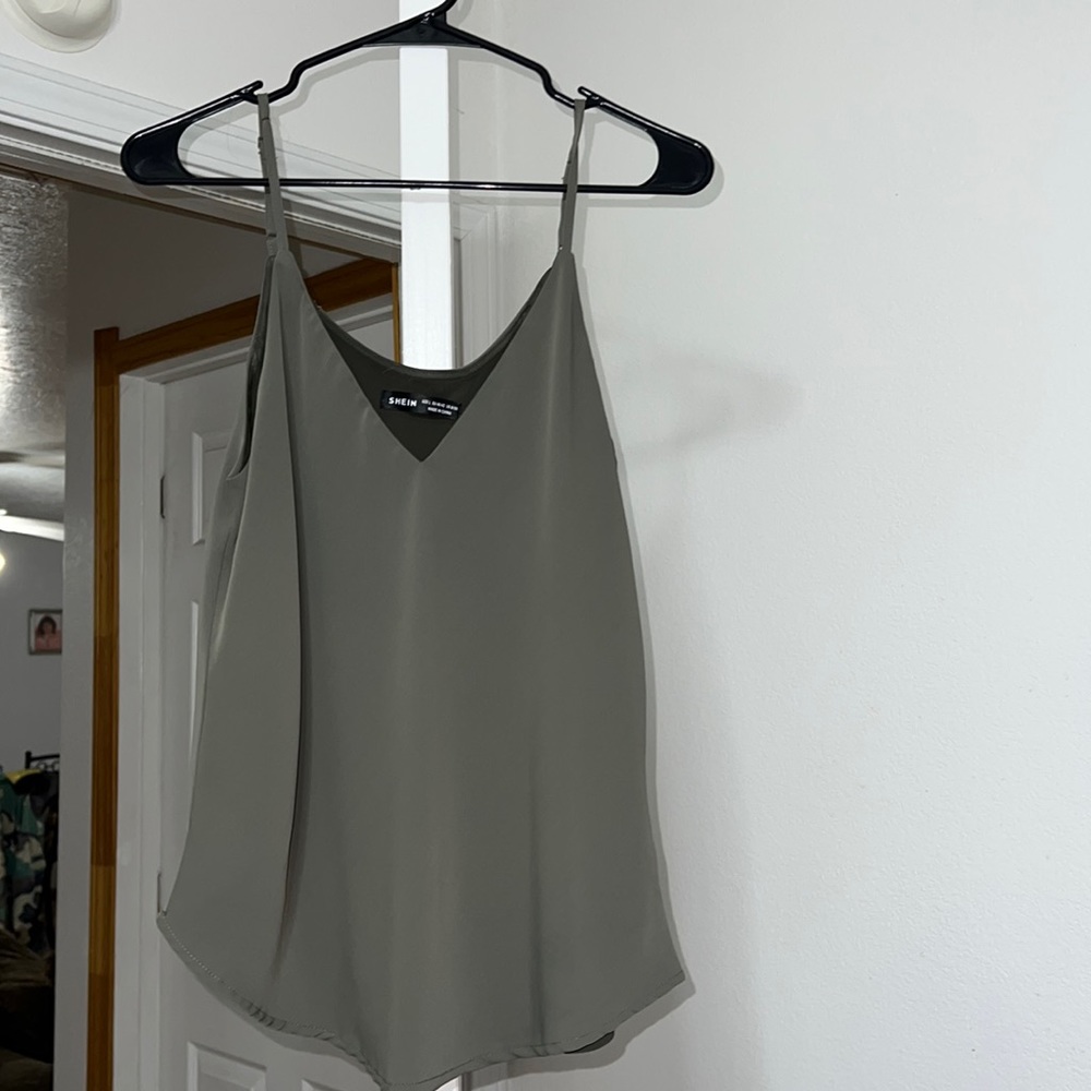 Cute olive green top